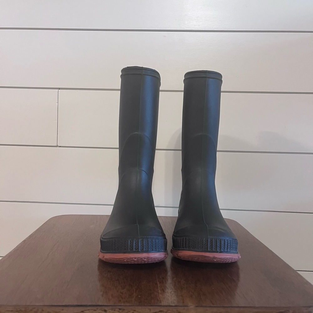 Boys Rain boots size 1 USED